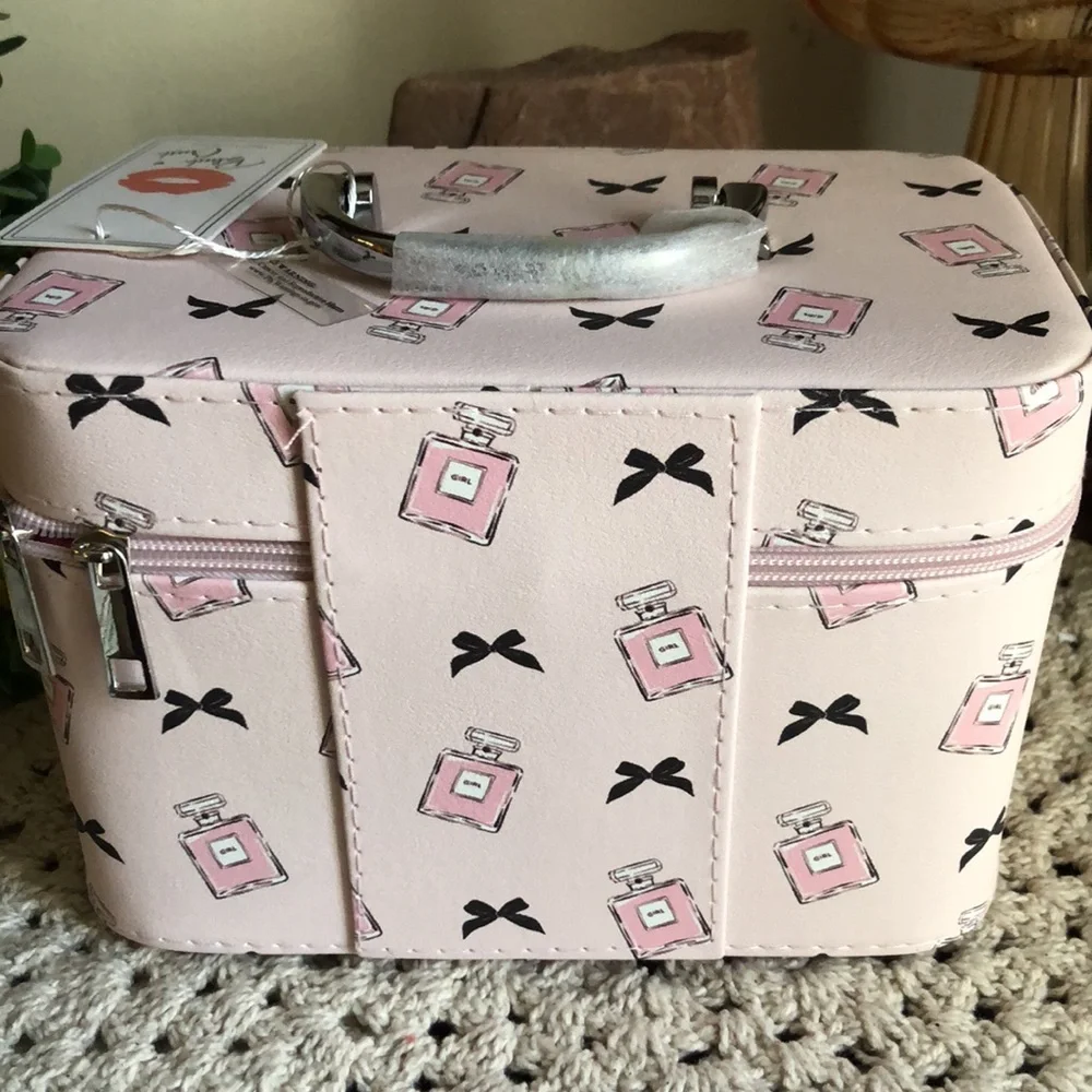 Blush Crush BOWS & PERFUME Hard Train Make Up Cosmetic Travel Case